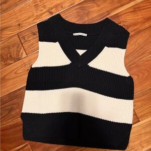 Abercrombie & Fitch Black and Cream V-Neck Sweater Vest